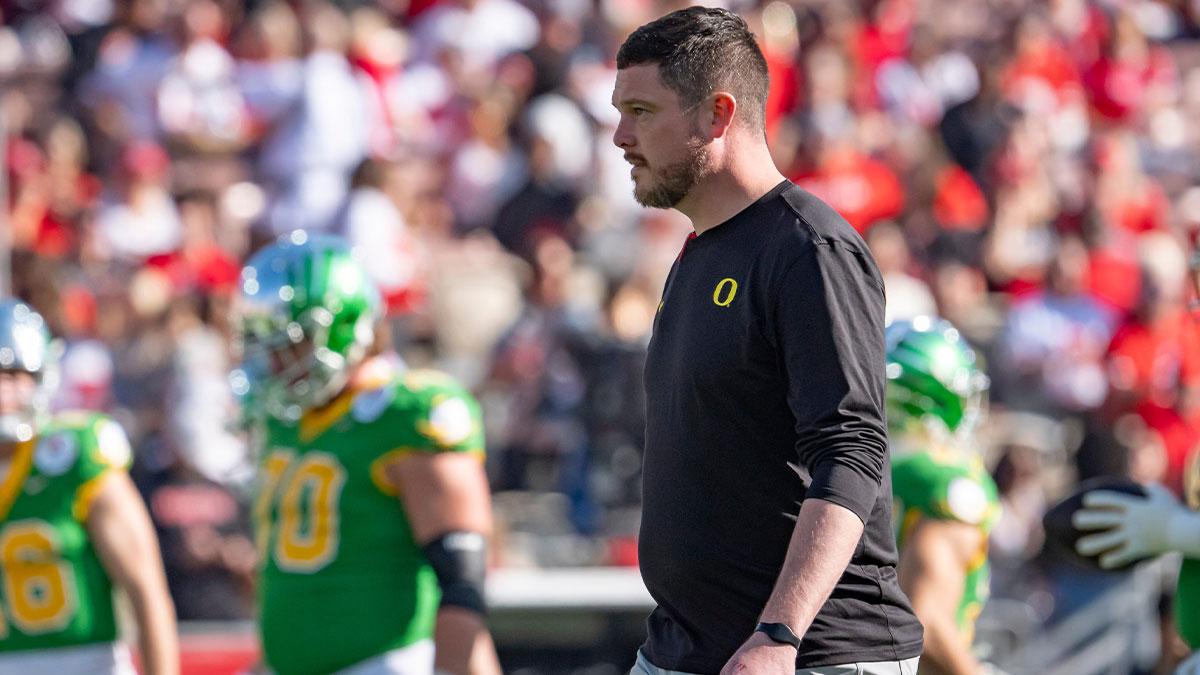Oregon head coach Dan Lanning walks the field during warmups as the Oregon Ducks face the Ohio State Buckeyes Wednesday, Jan. 1, 2025, in the quarterfinal of the College Football Playoff at the Rose Bowl in Pasadena, Calif.