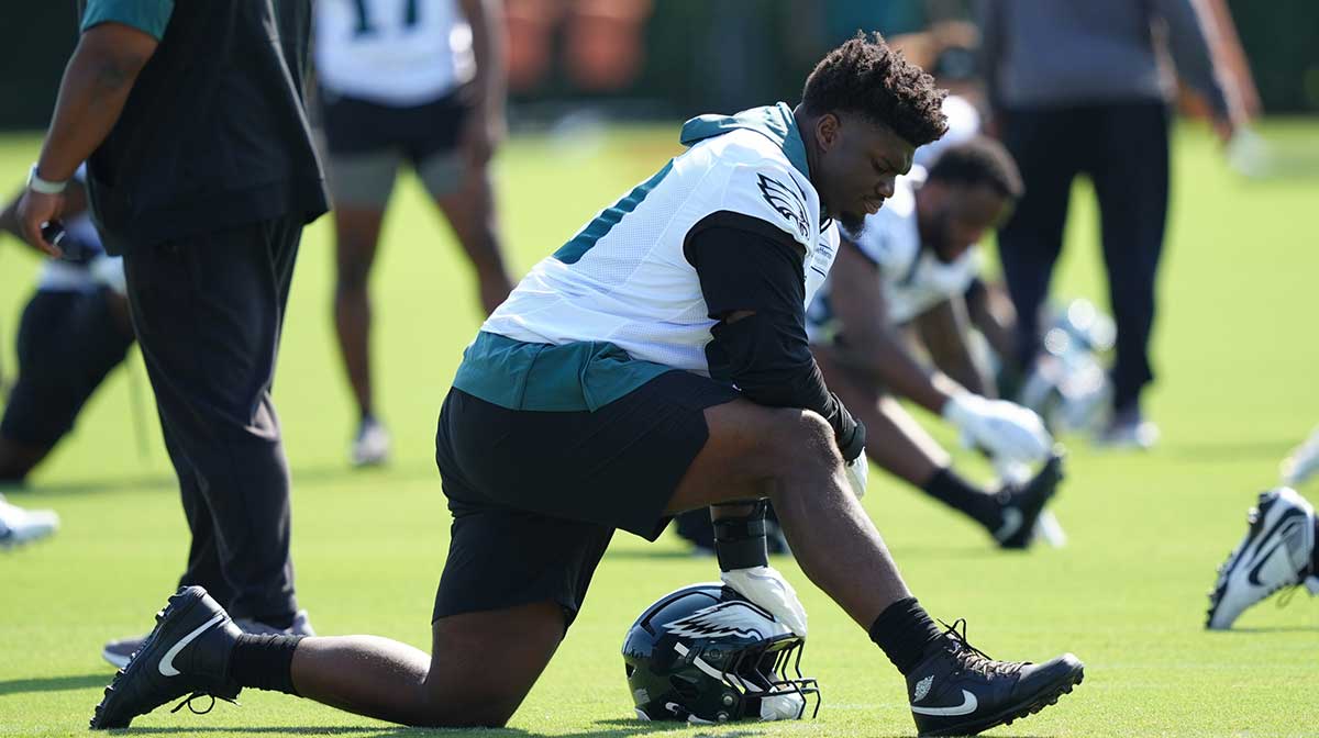 Eagles’ Jordan Davis hilariously offers to show media his offseason weight loss