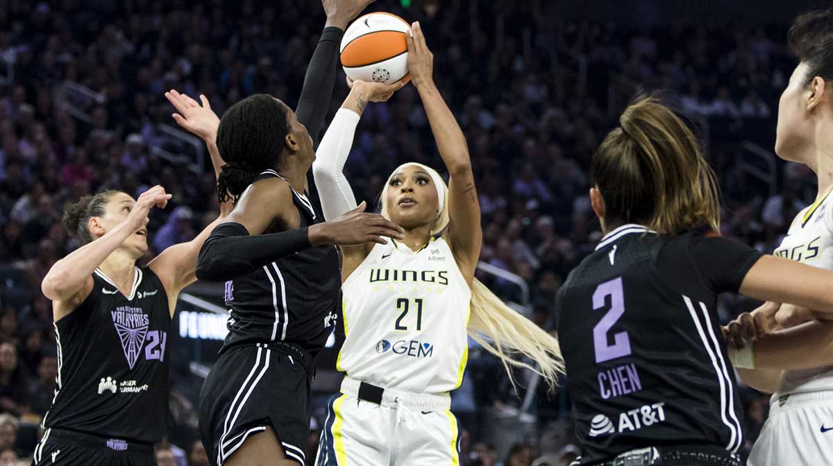 Dallas Wings guard DiJonai Carrington (21) shoots against the Golden State Valkyries during the second quarter at Chase Center.