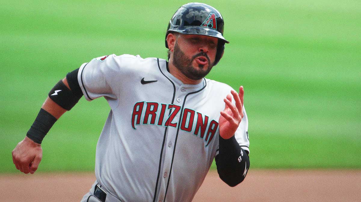 rizona Diamondbacks third baseman Eugenio Suarez (28) runs the bases against the Pittsburgh Pirates during the fourth inning at PNC Park.
