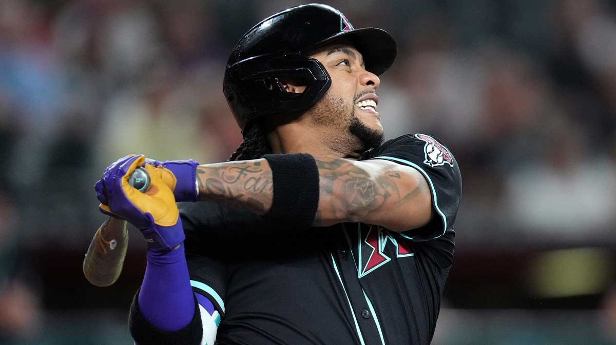 Diamondbacks' Ketel Marte (4) hits a fly ball