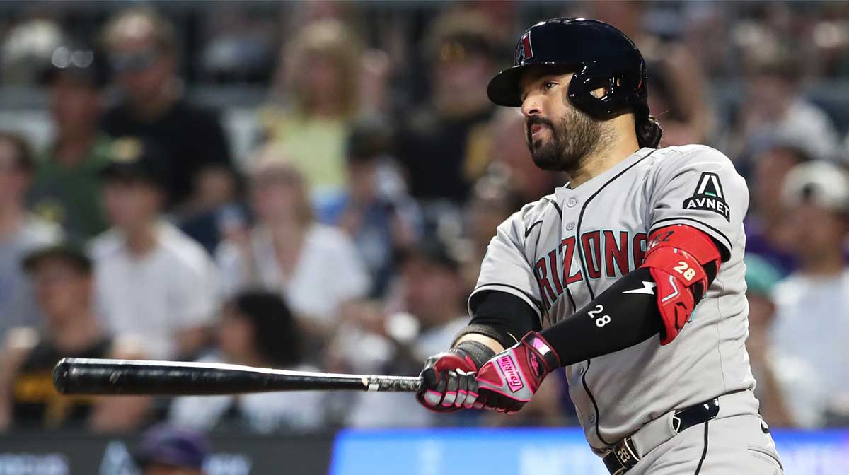 Arizona Diamondbacks third baseman Eugenio Suarez (28) hits a single against the Pittsburgh Pirates during the sixth inning at PNC Park.