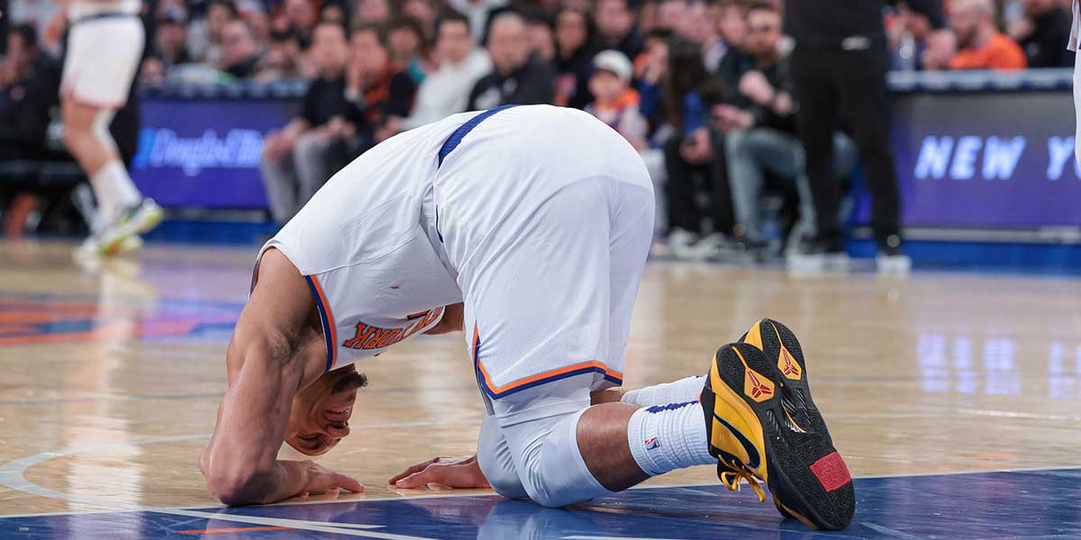 New York Knicks guard Josh Hart (3) reacts after an injury during the second half against the Washington Wizards at Madison Square Garden.