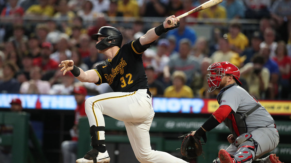 Henry Davis saves Pirates win streak with insane tag
