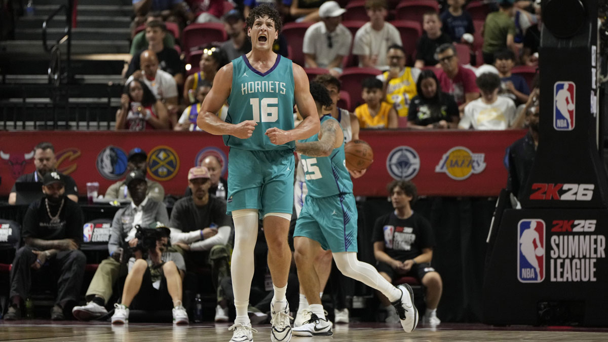 Charlotte Hornets forward PJ Hall (16) reacts to a play against the Dallas Mavericks during the first half of a NBA basketball game at the Thomas & Mack Center.