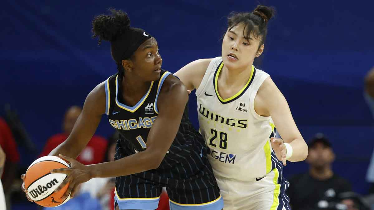 Dallas Wings center Li Yueru (28) defends against Chicago Sky center Elizabeth Williams (1) during the first half at Wintrust Arena.