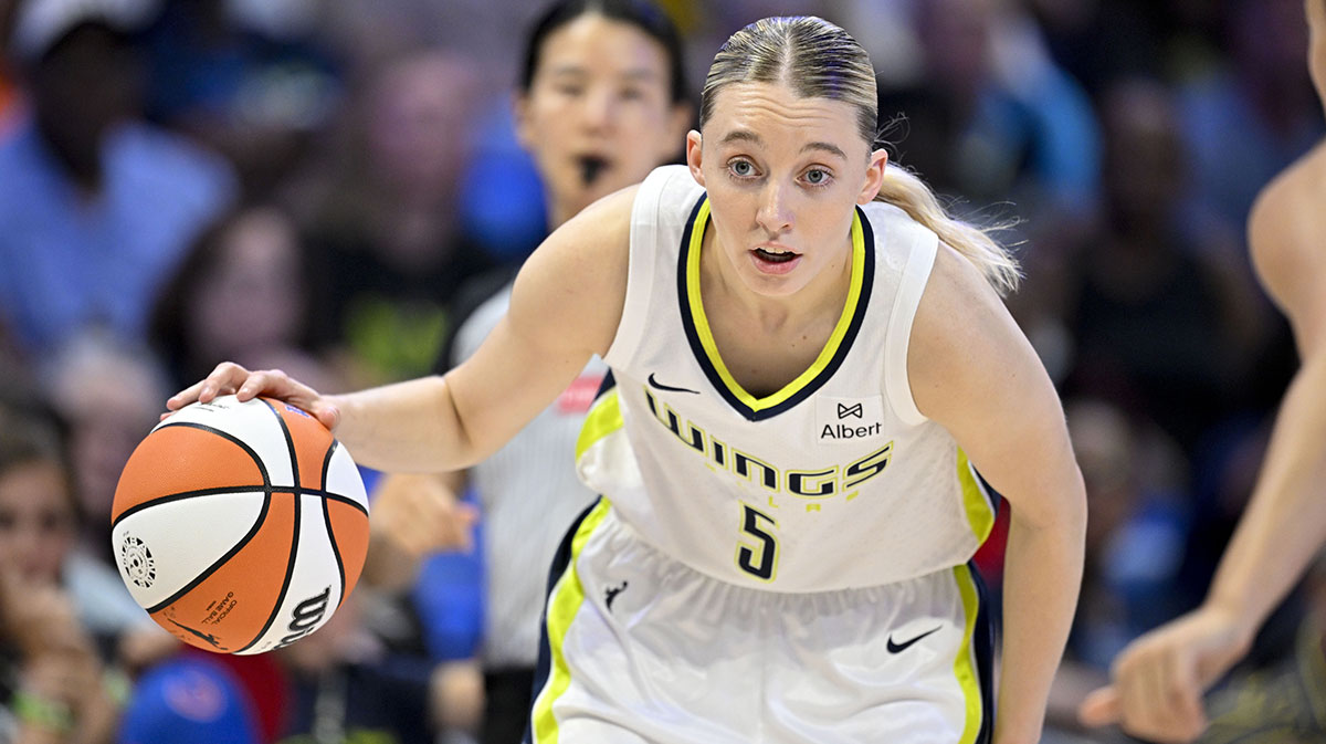 Paige Bueckers hits nasty mid-range shot vs. Liberty