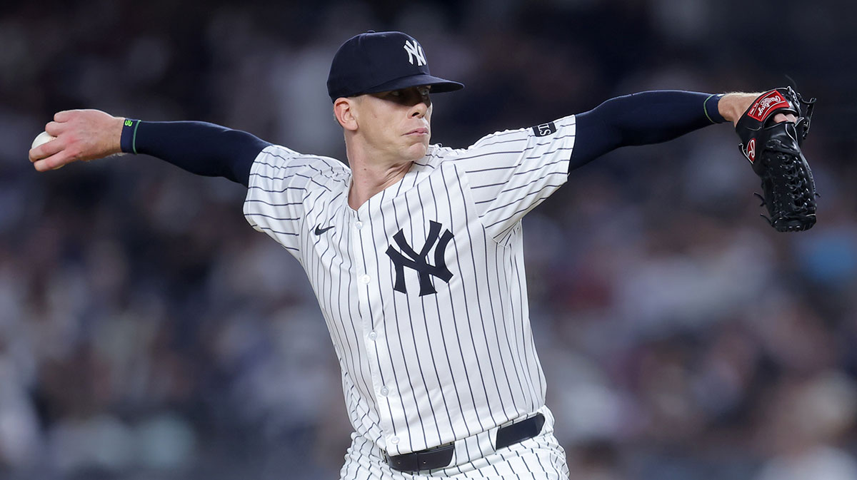 New York Yankees relief pitcher Ian Hamilton (71) pitches against the Seattle Mariners during the ninth inning at Yankee Stadium.