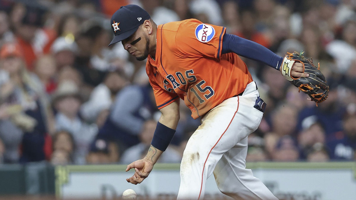 Houston Astros third baseman Isaac Paredes (15) is unable to make a play on a ground ball during the fifth inning against the Texas Rangers at Daikin Park.