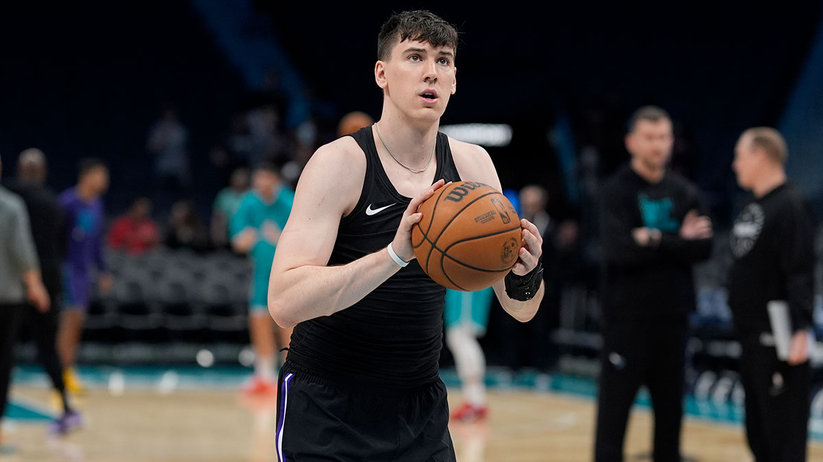Jake LaRavia, Lakers