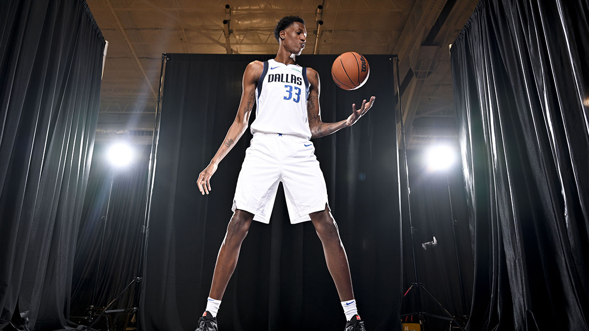 Dallas Mavericks center Jamarion Sharp (33) poses for a photo during the 2024 Dallas Mavericks media day.