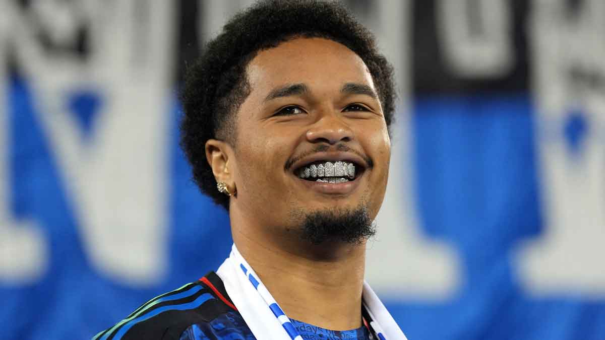 California Golden Bears running back Jaydn Ott prepares to fire the San Jose Earthquakes siren before the game against Minnesota United at PayPal Park.
