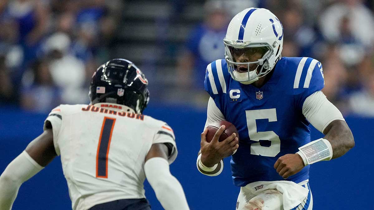 Chicago Bears cornerback Jaylon Johnson (1) moves in as Indianapolis Colts quarterback Anthony Richardson (5) rushes the ball Sunday, Sept. 22, 2024, during a game against the Chicago Bears at Lucas Oil Stadium in Indianapolis.