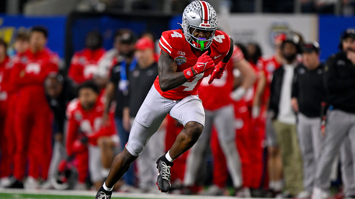 Ohio State Buckeyes wide receiver Jeremiah Smith (4) in action during the game between the Texas Longhorns and the Ohio State Buckeyes at AT&T Stadium.