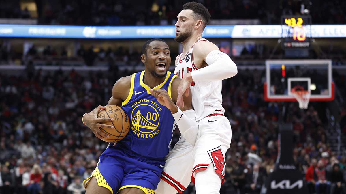 Golden State Warriors forward Jonathan Kuminga (00) drives against Chicago Bulls guard Zach LaVine (8) during the first half at United Center.