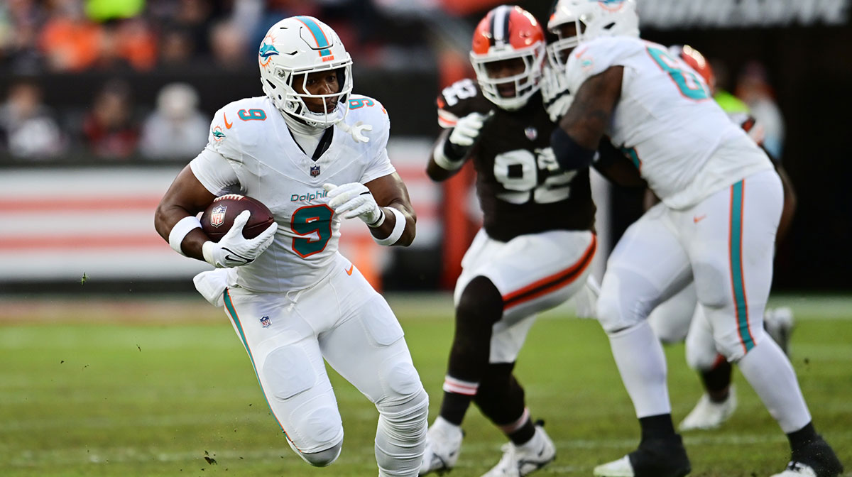 Dec 29, 2024; Cleveland, Ohio, USA; Miami Dolphins tight end Jonnu Smith (9) runs with the ball after a catch during the first half against the Cleveland Browns at Huntington Bank Field.