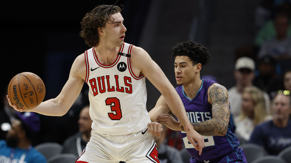 Chicago Bulls guard Josh Giddey (3) looks to pass against Charlotte Hornets guard KJ Simpson (25) during the first quarter at Spectrum Center.