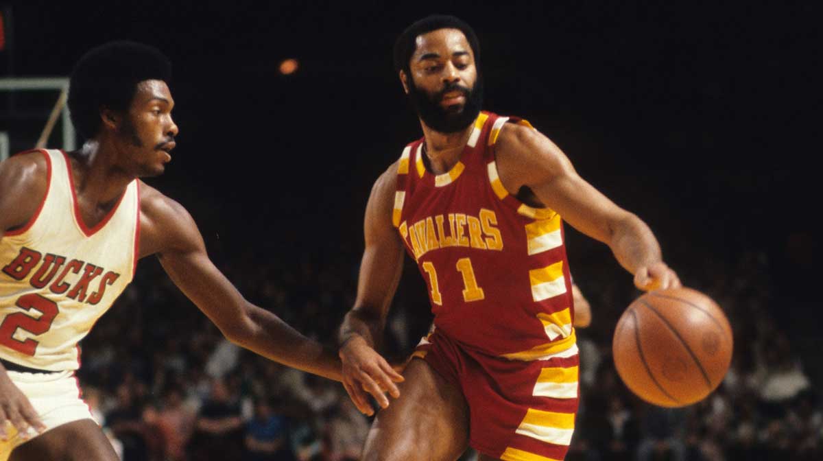Cleveland Cavaliers guard Walt Frazier (11) against Milwaukee Bucks forward Junior Bridgeman (2).