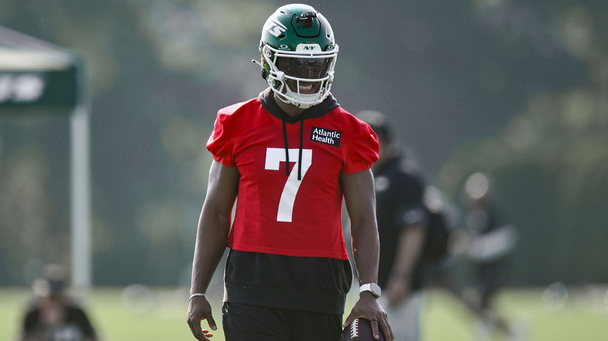 New York Jets quarterback Justin Fields (7) looks on during a drill at training camp at Atlantic Health Jets Training Center.