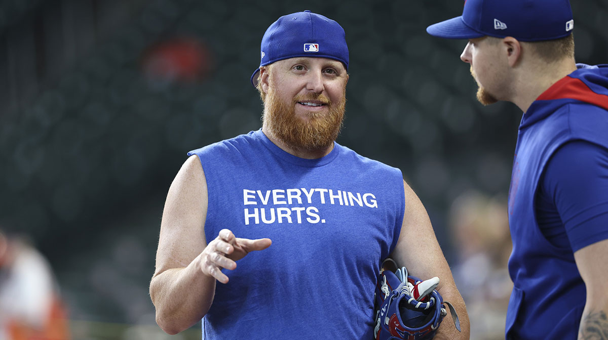 Chicago Cubs first baseman Justin Turner (3) talks on the field before the game against the Houston Astros at Daikin Park.
