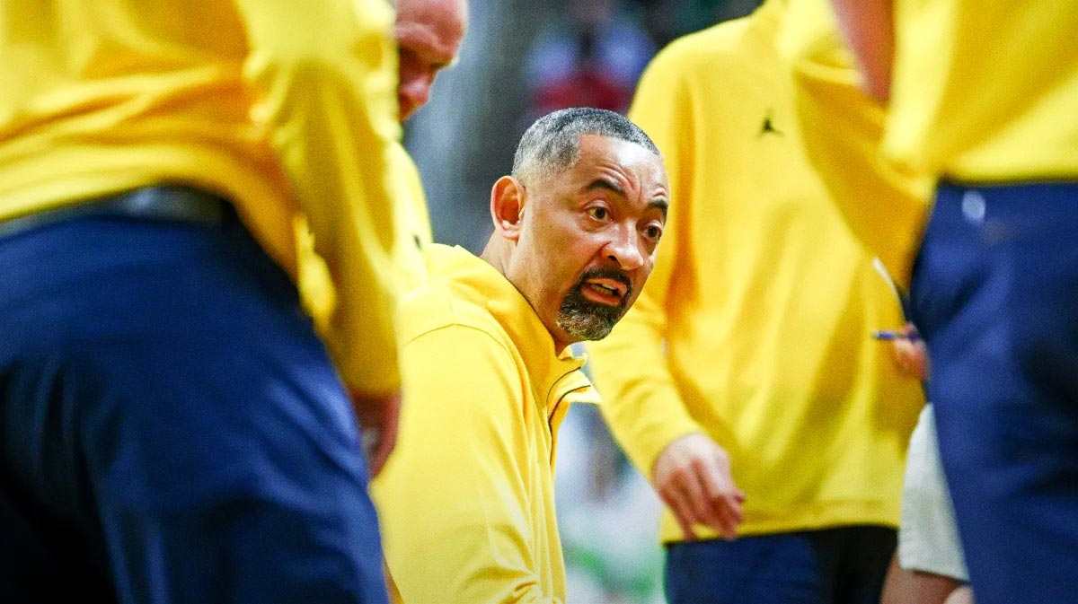 Michigan's head coach Juwan Howard talks to the team during a timeout in the first half against Michigan State