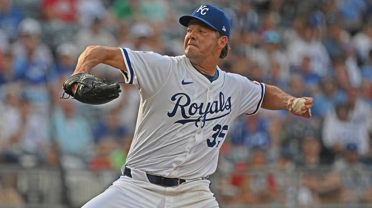 Kansas City Royals starting pitch Rich Hill (35) throws a pitch in the first inning against the Atlanta Braves at Kauffman Stadium.