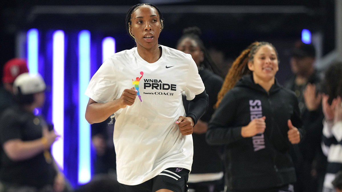 Golden State Valkyries forward Kayla Thornton (5) jogs on the court before the game against the Seattle Storm at Chase Center.