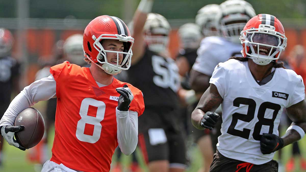 Cleveland Browns quarterback Kenny Pickett (8) runs for a touchdown as safety Rayshawn Jenkins (28) gives chase during training camp July 25, 2025, in Berea, Ohio.