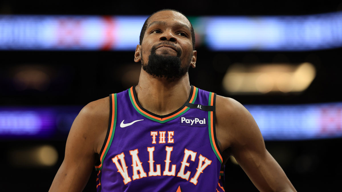 Phoenix Suns forward Kevin Durant (35) reacts against the Sacramento Kings at Footprint Center.