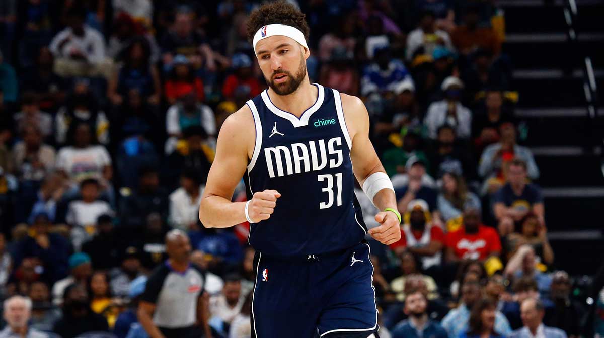 Dallas Mavericks guard Klay Thompson (31) reacts during the third quarter against the Memphis Grizzlies at FedExForum.