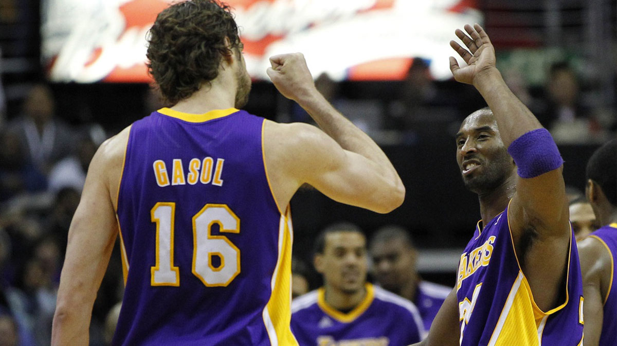 Los Angeles Lakers Kobe Bryant (right) and electricity striker Pau Gasol (16) are celebrating on the ground against Washington Wizards at the Verizon Center.