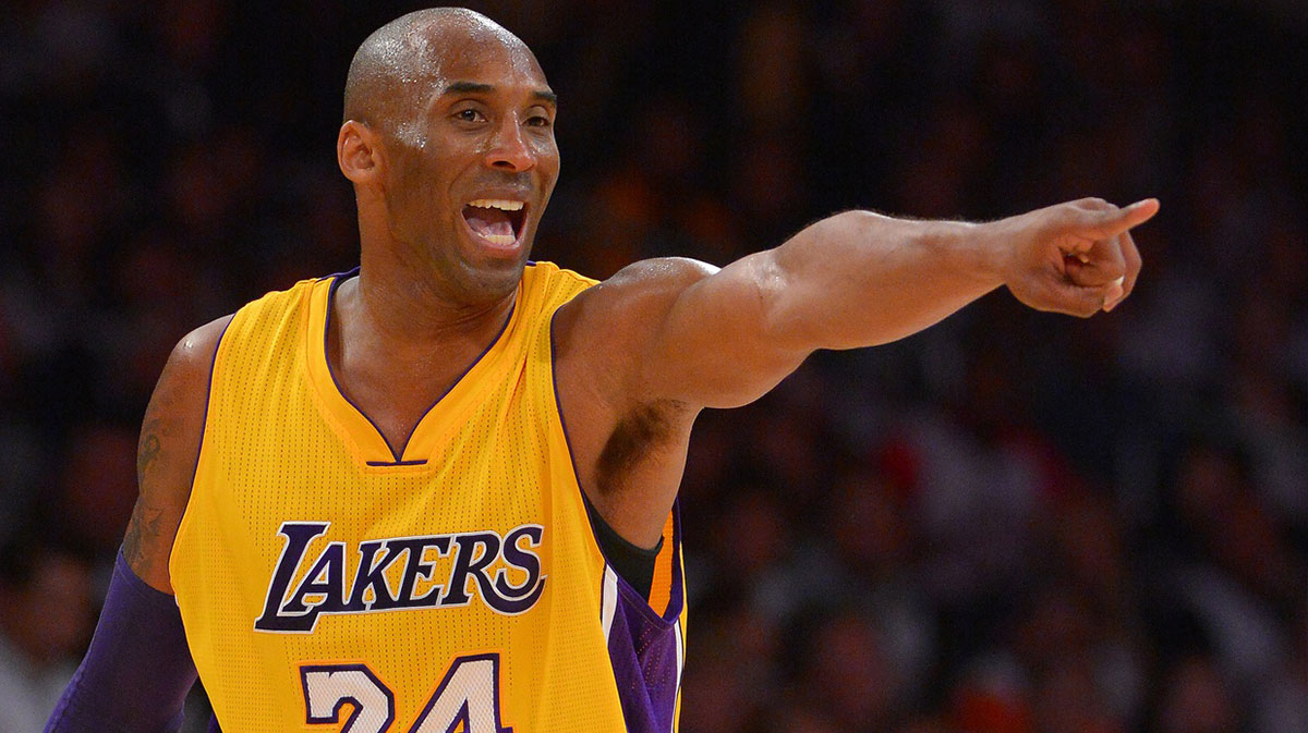 Los Angeles Lakers forward Kobe Bryant (24) runs the offense in the second half of the game at against the Minnesota Timberwolves at Staples Center. Lakers won 119-115.