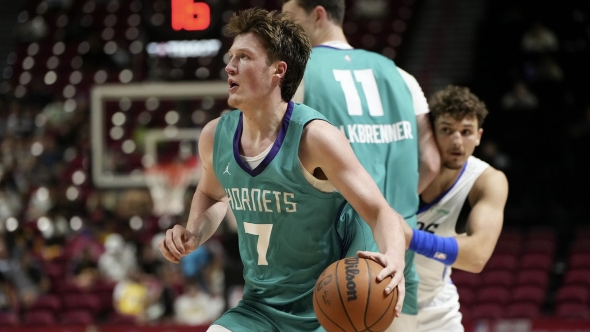 Charlotte Hornets guard Kon Knueppel (7) controls the ball against the Dallas Mavericks during the second half of a NBA basketball game at the Thomas & Mack Center.