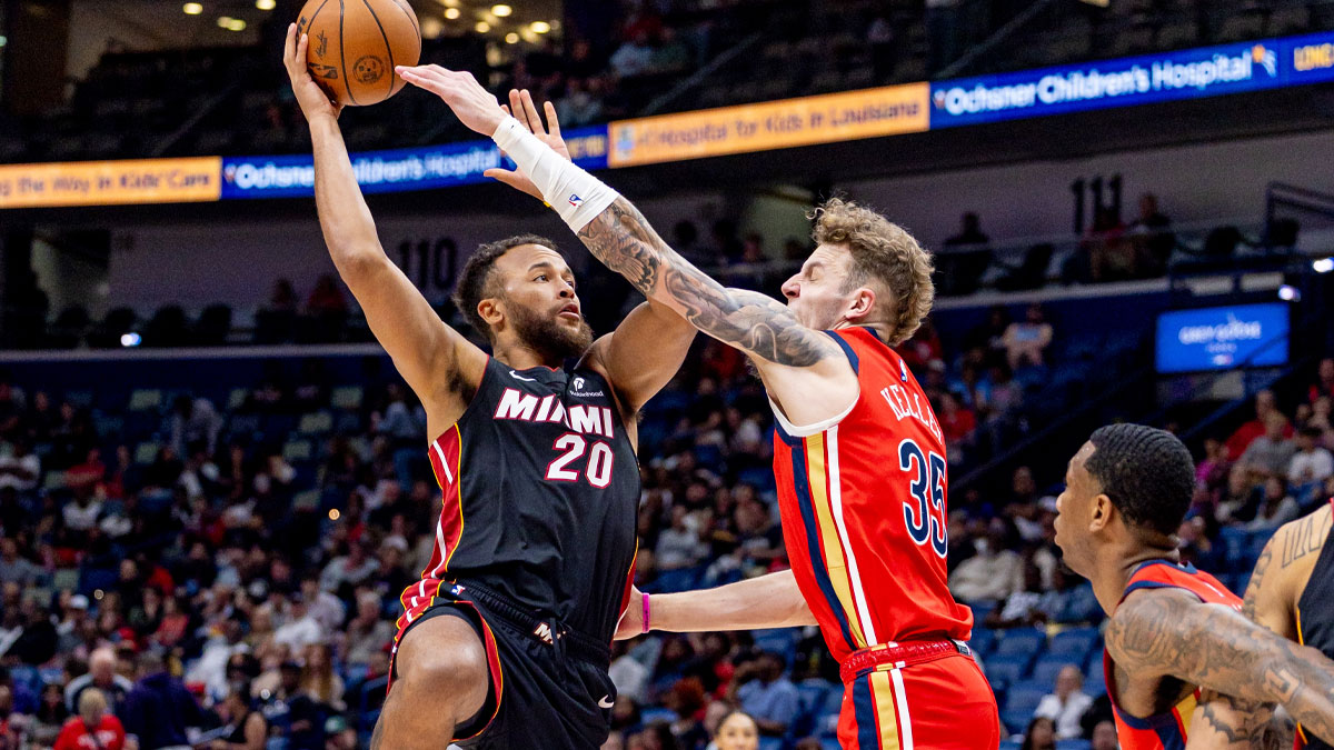 New Orleans Pelicans center Kylor Kelley (35) blocks the show of Miami Heat forward Kyle Anderson (20 now a Jazz player) during the first half at Smoothie King Center.