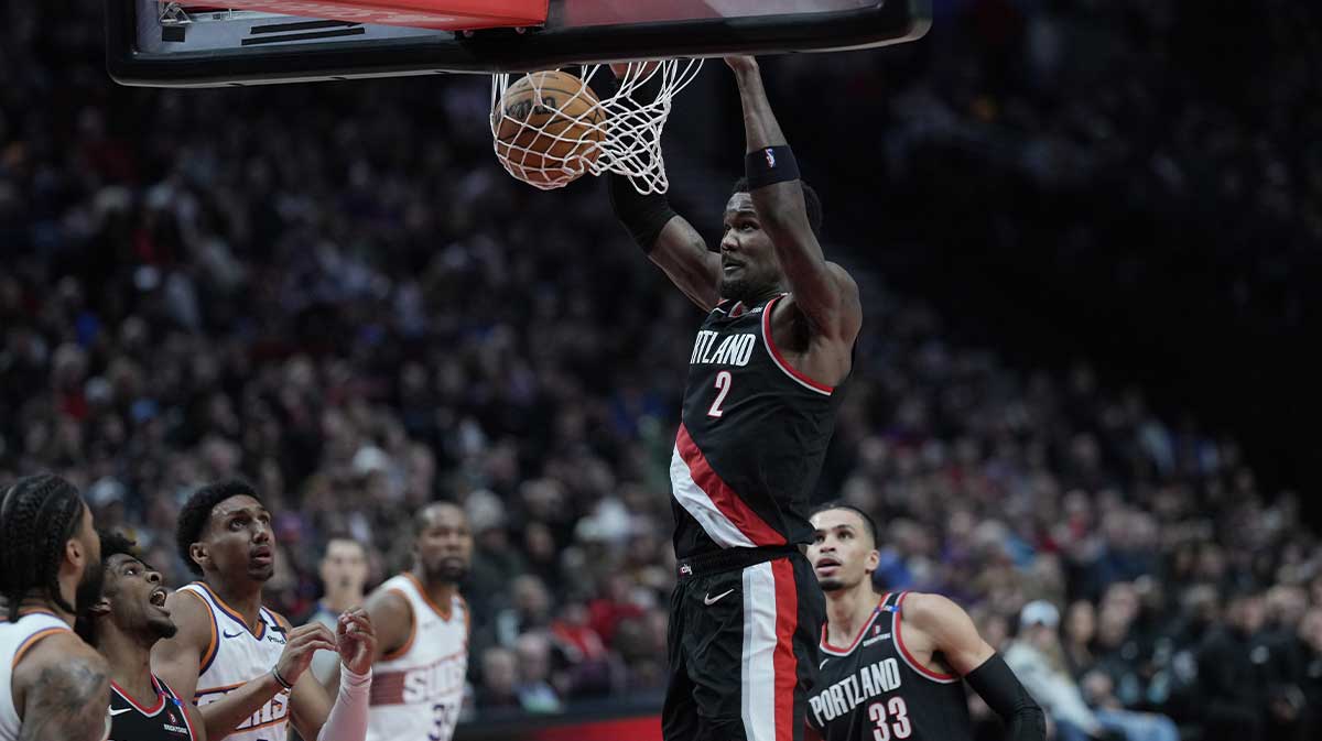 Lakers center Deandre Ayton (2) dunks the ball during the second half against the Phoenix Suns at Moda Center