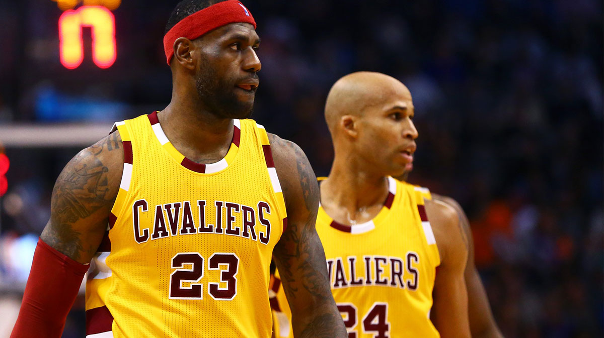 Cleveland Cavaliers forward LeBron James (23) and forward Richard Jefferson against the Phoenix Suns at Talking Stick Resort Arena. The Cavaliers defeated the Suns 101-97.