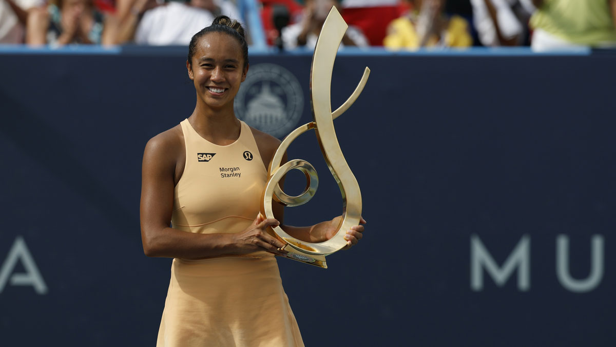 Leylah Fernandez (CAN) celebrates with the championship trophy after her match against Anna Kalinskaya (not pictured) in the women's singles final of the Mubadala Citi DC Open at Rock Creek Park Tennis Center.