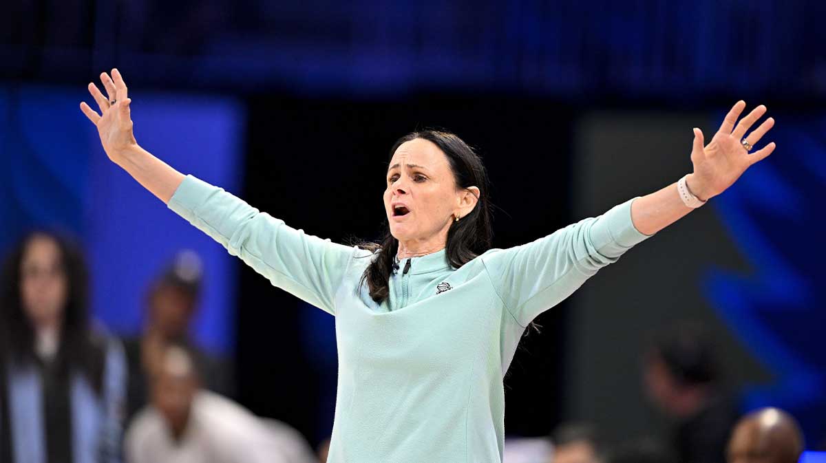 New York Liberty head coach Sandy Brondello motions to her team during the first half against the Dallas Wings at College Park Center.