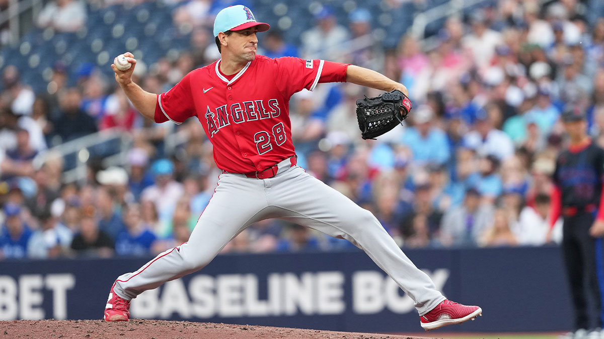 Los Angeles Angels starting pitcher Kyle Hendricks (28) throws a pitch against the Toronto Blue Jays during the first inning at Rogers Centre. Wiggins Imanaga