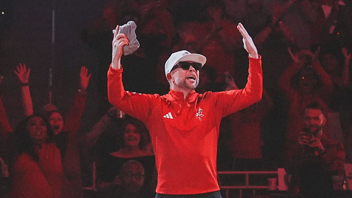 Louisville men's basketball coach Pat Kelsey revs up the crowd during the team's Louisville Live before the start of the 2024-25 season at the KFC Yum! Center.