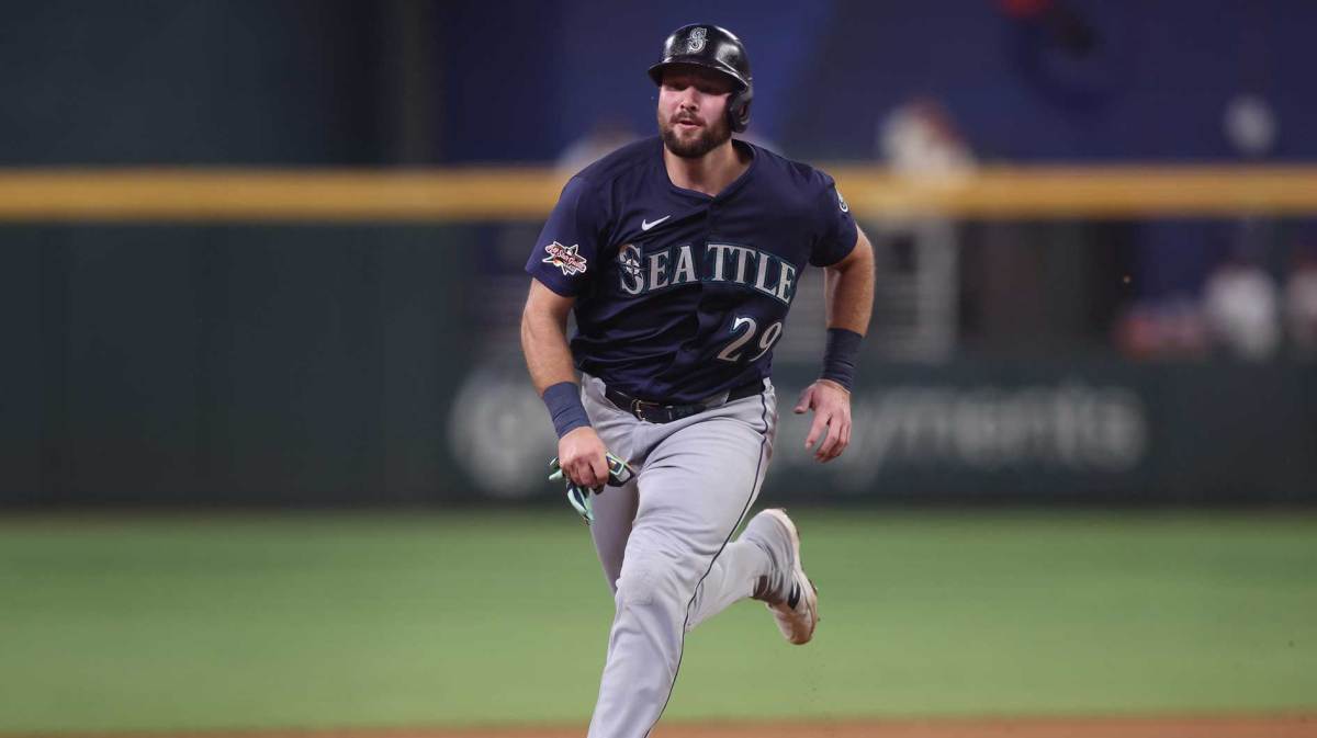 American League catcher Cal Raleigh (29) of the Seattle Mariners runs to third in the fourth inning during the 2025 MLB All Star Game at Truist Park. Cal Raleigh and Clayton Kershaw starred in one of the viral moments of the MLB All-Star Game.
