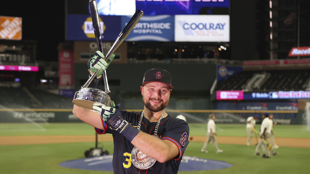 Mariners catcher Cal Raleigh (29) holds the trophy