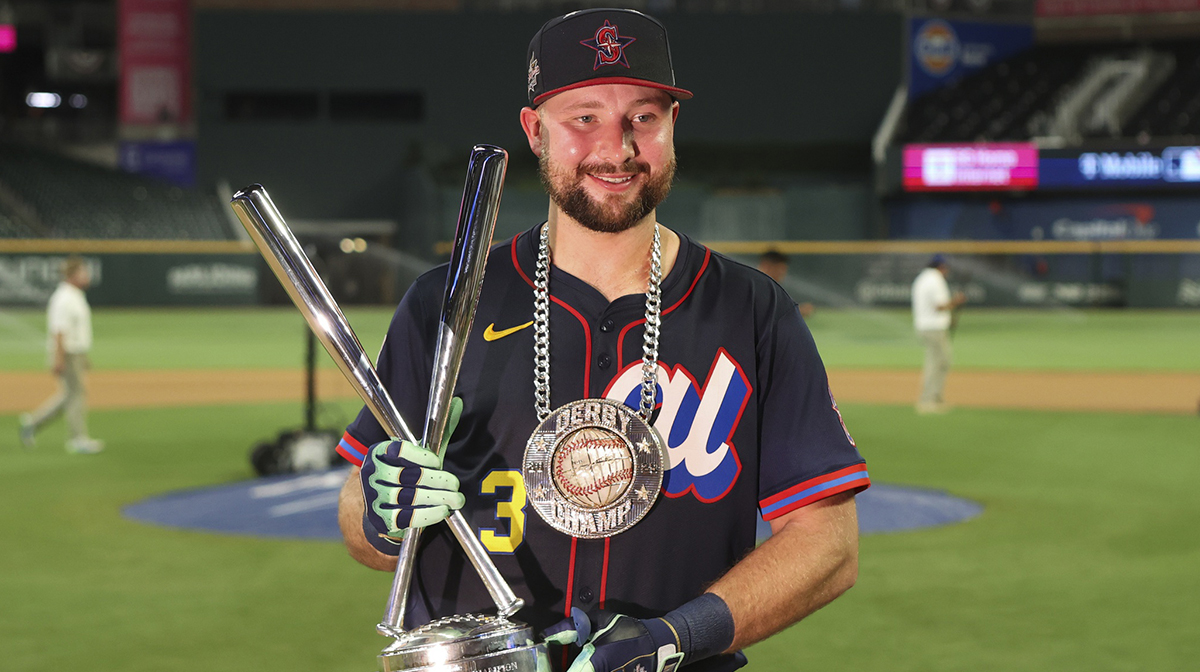 Seattle Mariners catcher Cal Raleigh (29) holds the trophy after winning the 2025 Home Run Derby at Truist Park.