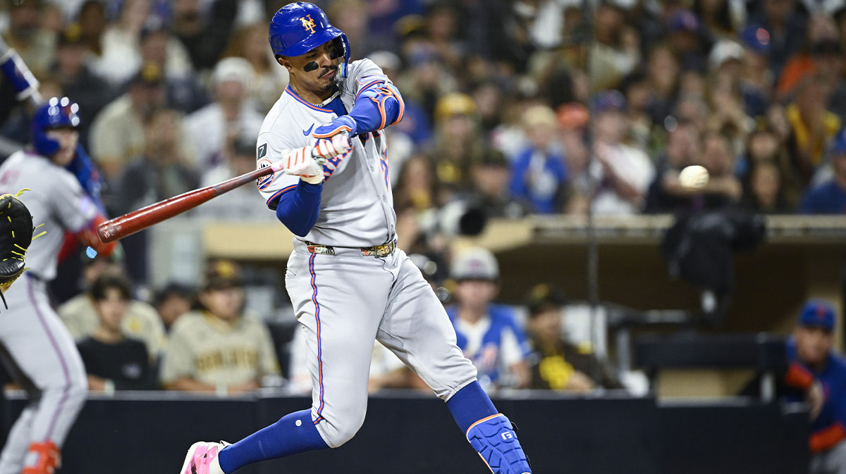 Jul 28, 2025; San Diego, California, USA; New York Mets third baseman Mark Vientos (27) hits a grand slam during the fifth inning against the San Diego Padres at Petco Park.