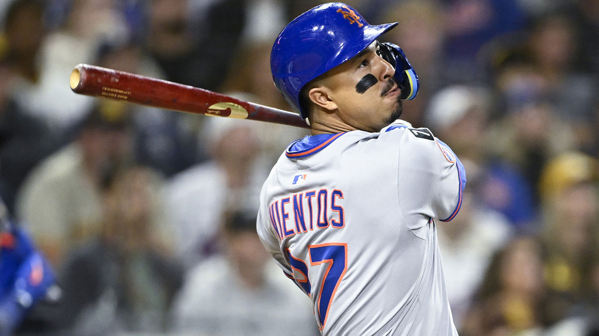 New York Mets third baseman Mark Vientos (27) hits a grand slam during the fifth inning against the San Diego Padres at Petco Park.