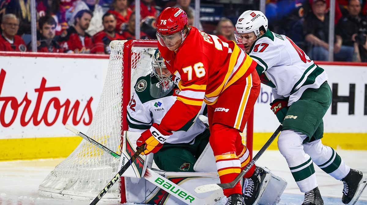 Flames sign bottom-6 forward to 3-year contract extension