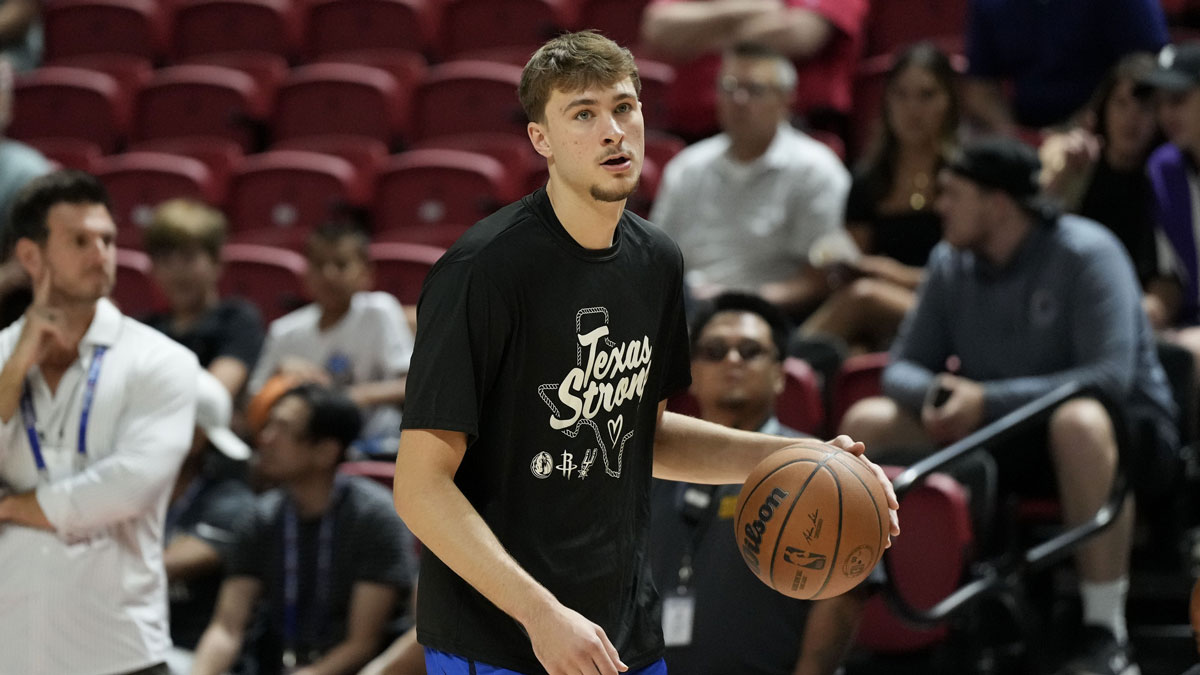Dallas Mavericks forward Cooper Flagg (32) wears Texas Strong warmup t-shirt in support of those impacted by the recent flooding across Texas Hill Country before the Mavericks game against the San Antonio Spurs at Thomas & Mack Center.