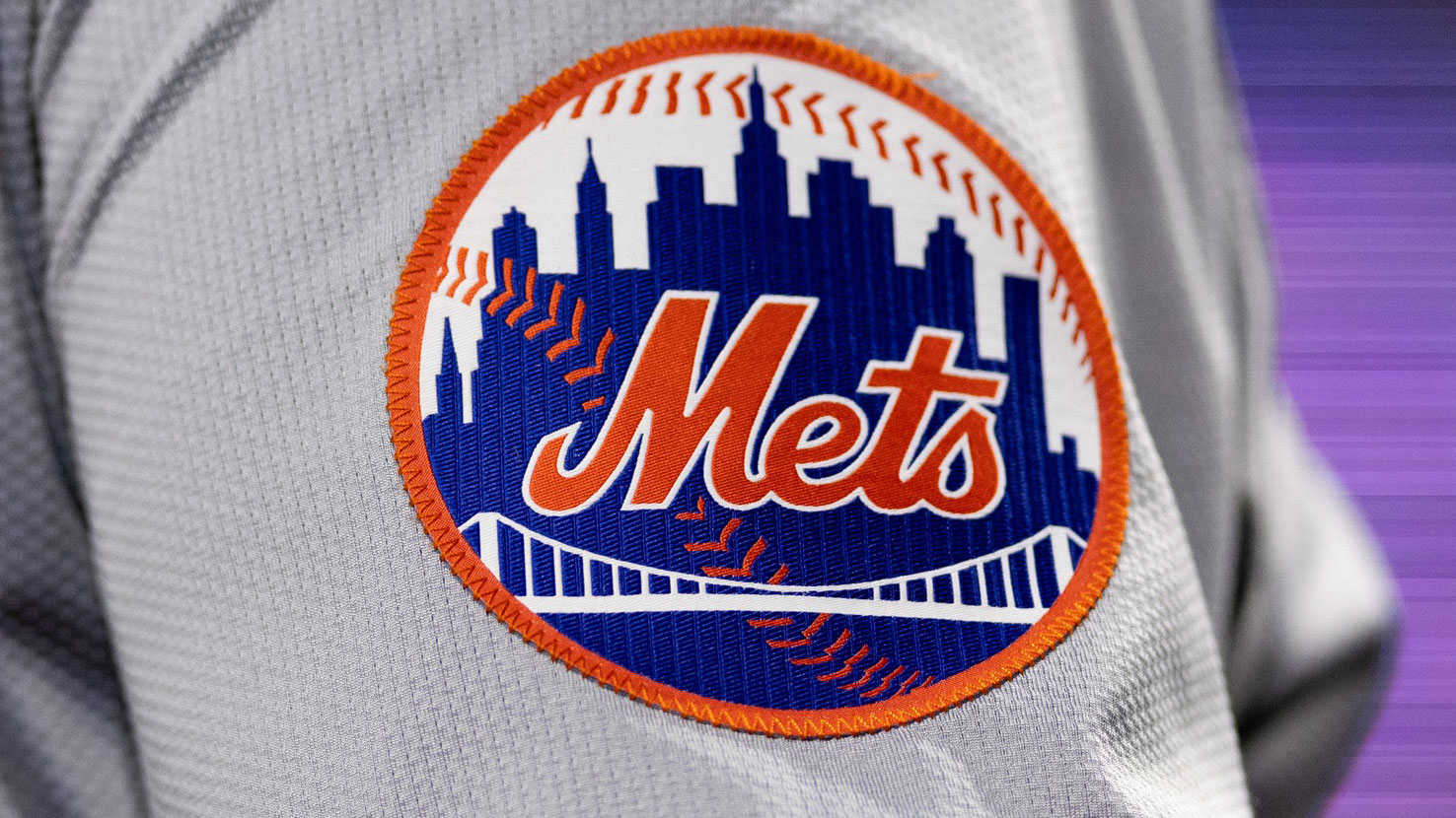 New York Mets logo on the sleeve of J.D. Martinez during a game against the Philadelphia Phillies at Citizens Bank Park.