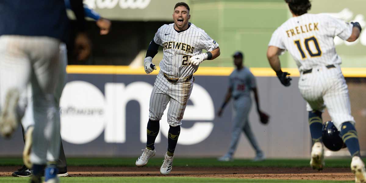 Brewers charge the field after walkoff win over Nationals