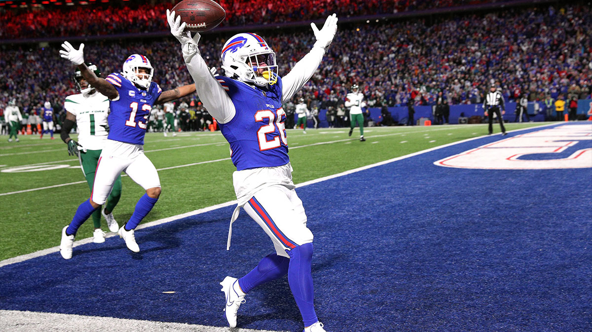 Buffalo Bills running back Latavius Murray (28) celebrates his 28 yard touchdown catch in a 32-6 win over the Jets.